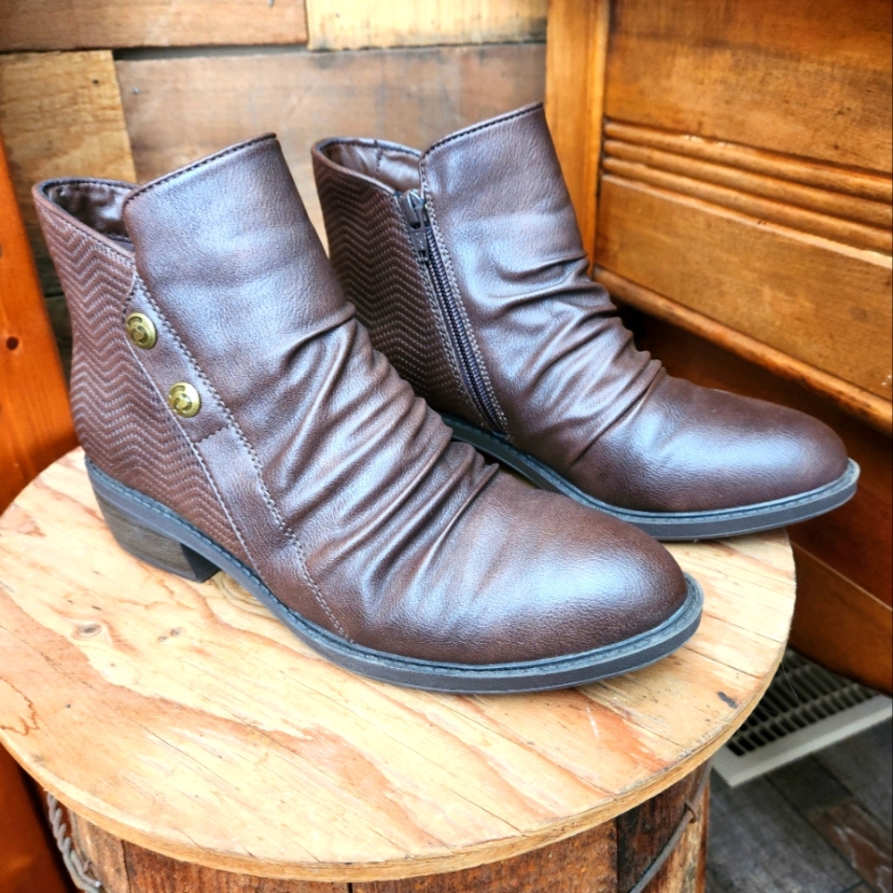 BARE TRAP BOOTIES- SIZE 6.5